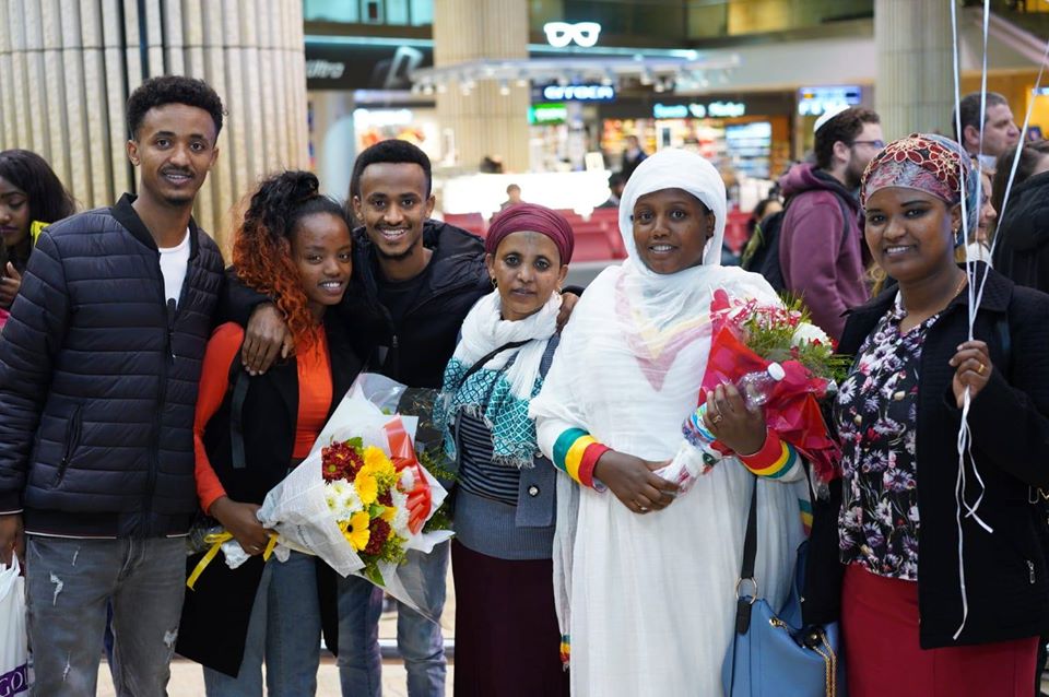 Ethiopian olims at the airport