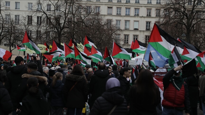 Pro-Palestinian protesters in Paris - esra tuskin/AA