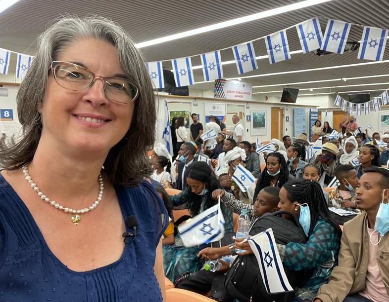 Nicole Yoder meeting Ethiopian Jews at Ben Gurion Airport